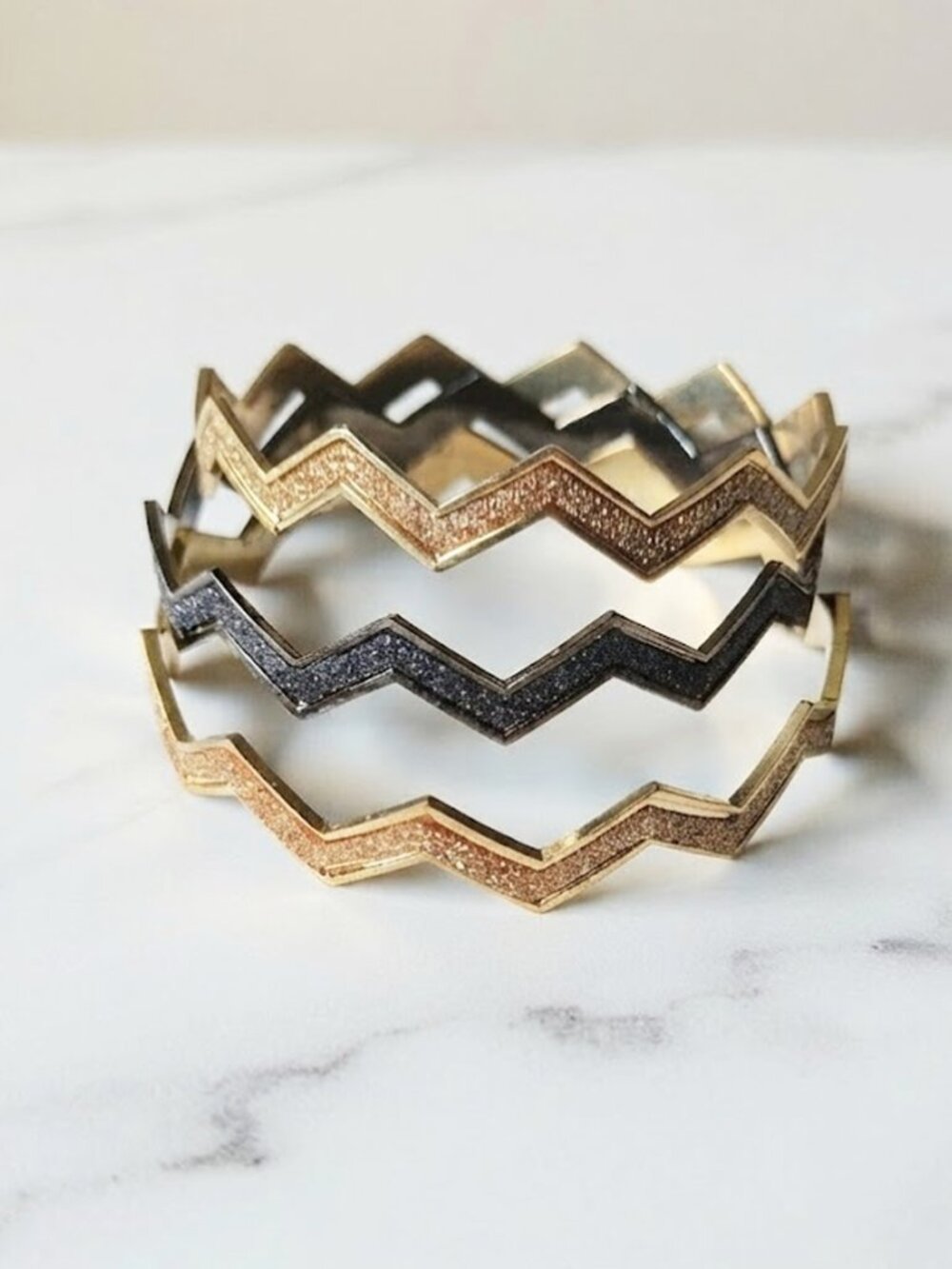 Zigzag Stackable Metal Bangle Bracelet Set in Gold and Black